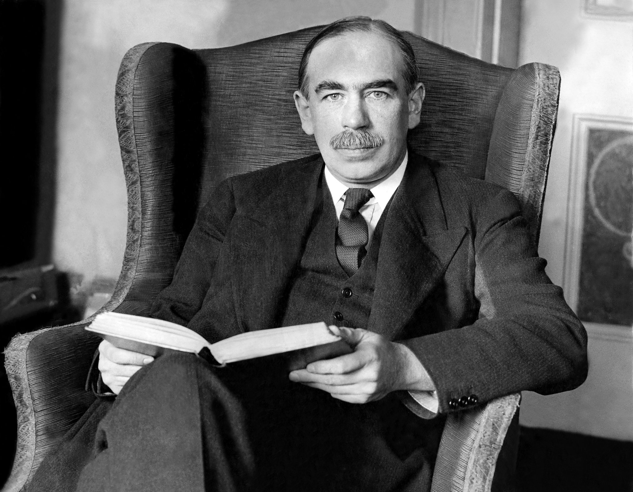 Photograph of the economist John Maynard Keynes in 1929.